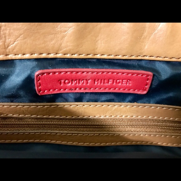 Tommy Hilfiger signature canvas top handle bag - Picture 2 of 5